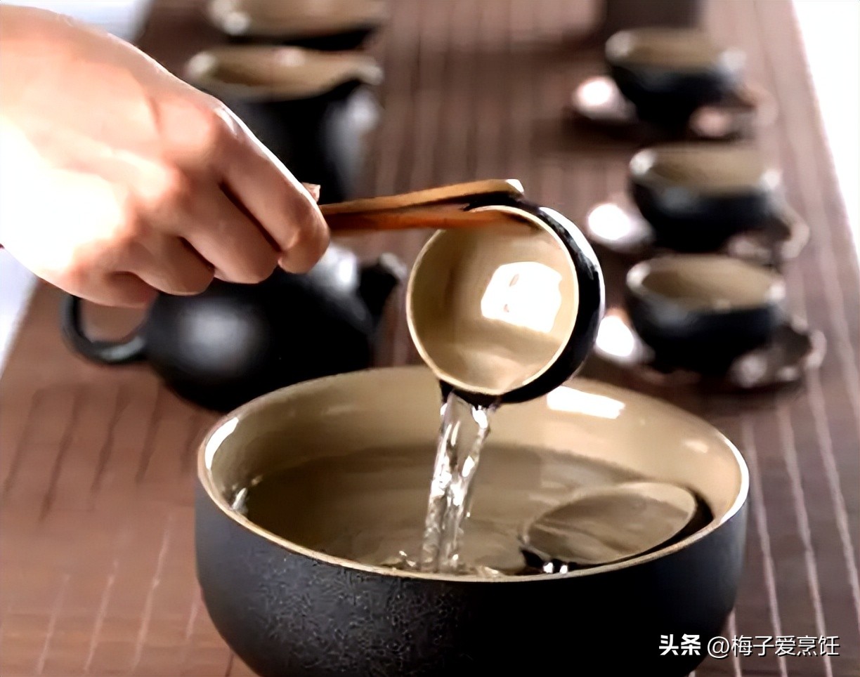 泡茶为什么要自己倒两杯,泡茶时怎样才能泡好一杯茶