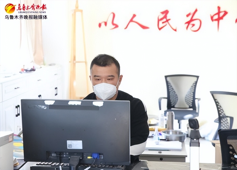 防控一线*党**旗飘扬丨“文武双全”的*疆新**公安厅下沉干部秦康