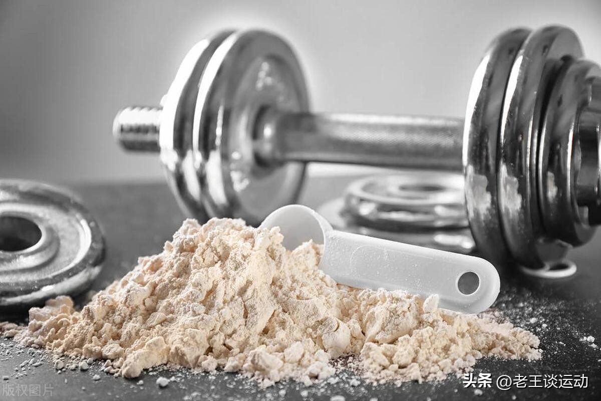 新手居家健身选增肌粉还是蛋白粉,新手健身增肌粉蛋白粉怎么选择