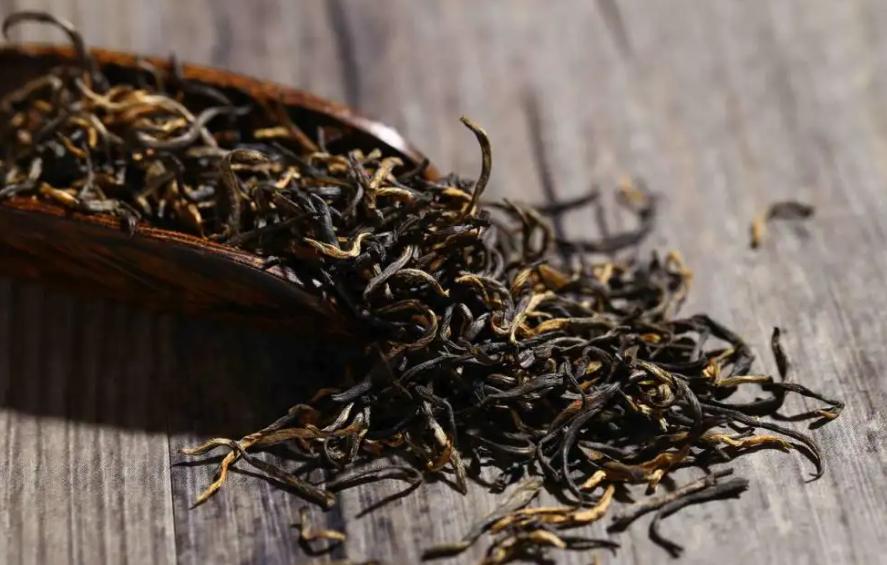 绿茶跟红茶什么季节喝最好,夏季喝绿茶好还是红茶好一点