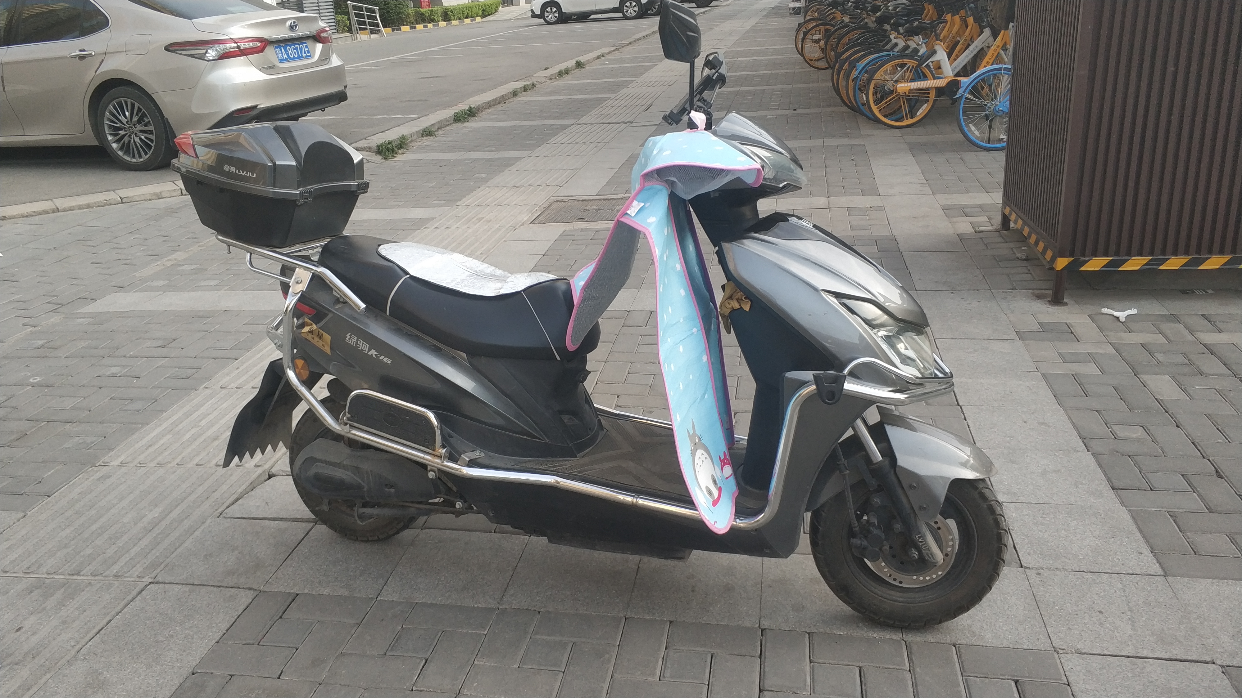 绿驹k18和k16电动车哪个好,绿驹k16电动车72v32a能跑多少公里