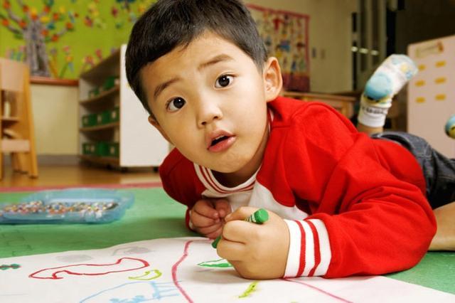 3岁小孩情绪暴躁学习力差,3岁反应迟钝的孩子怎么引导