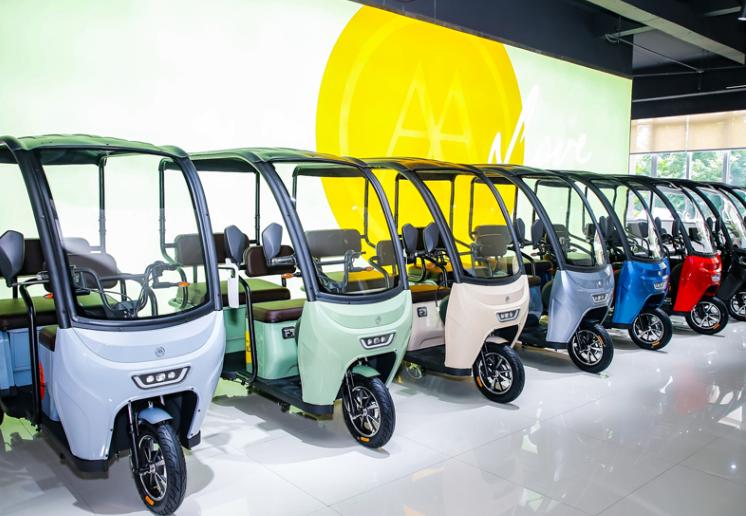 新款家用小三轮代步车,电动小三轮多少钱老年人