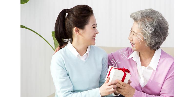 凤凰男母亲退出家族群：“红包你们发100，让我发8000，想得美”