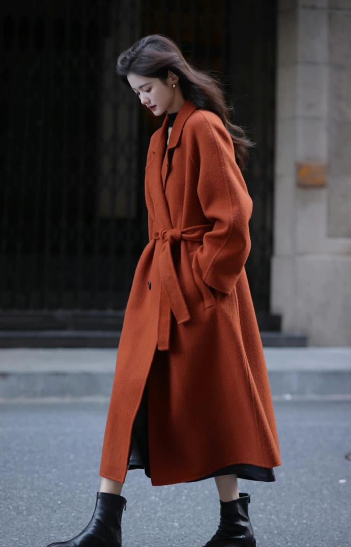 长款百褶裙怎么搭配呢大衣,黑色毛呢大衣配什么颜色百褶裙