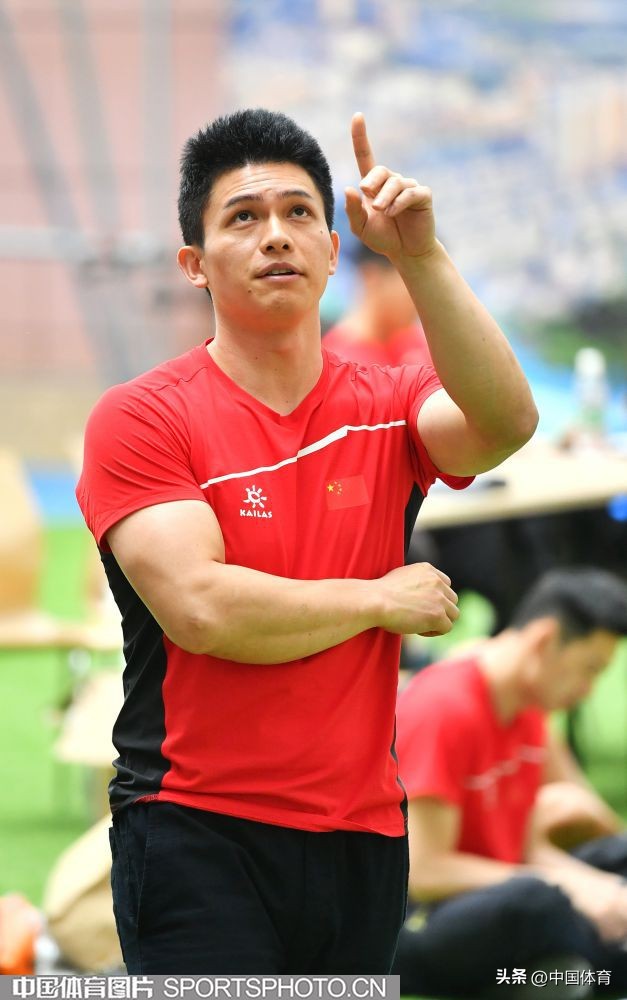 中国攀岩队钟齐鑫,攀岩世界冠军钟齐鑫简历