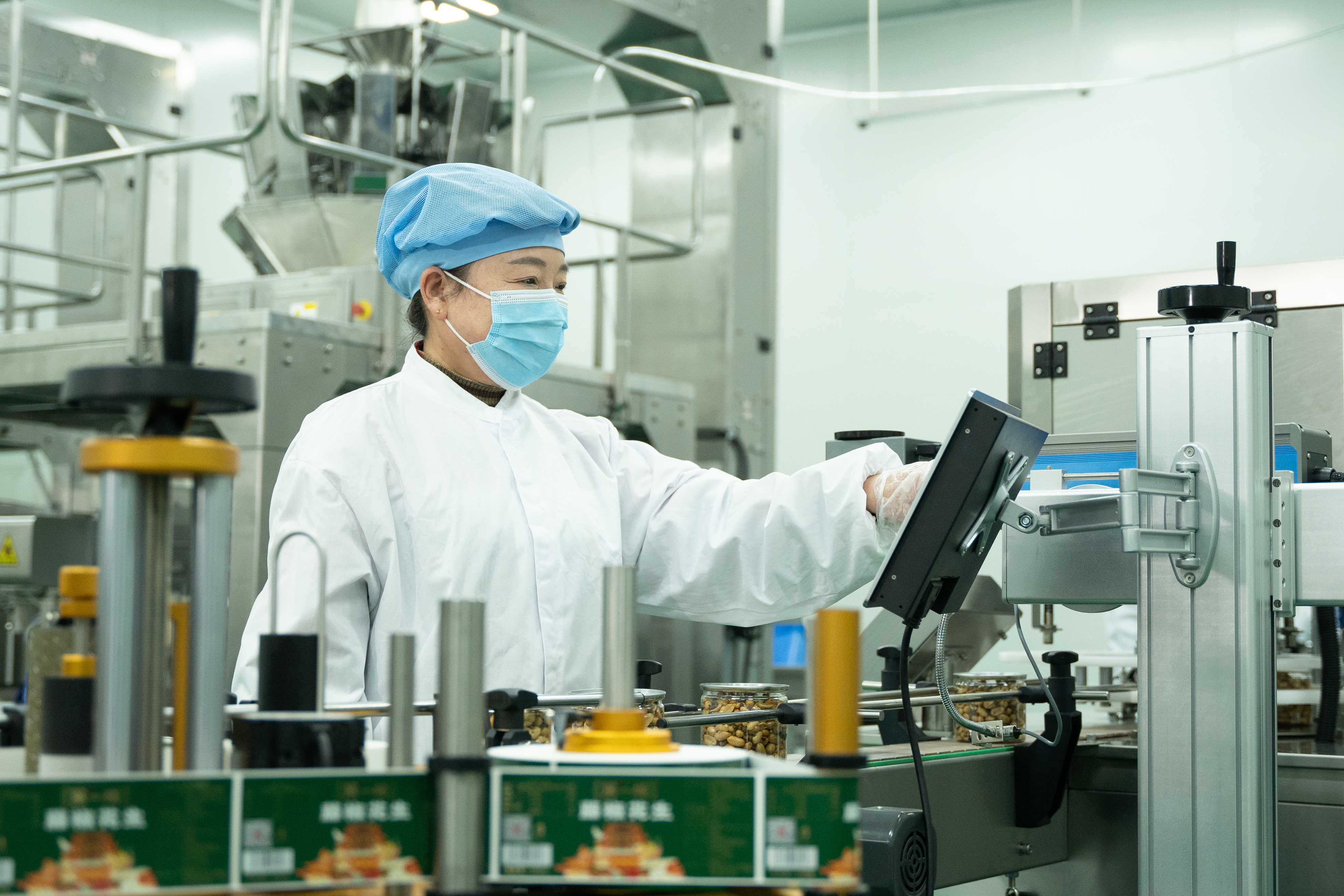 藤椒花生“交个朋友”——三毛集团产品老罗直播间开卖