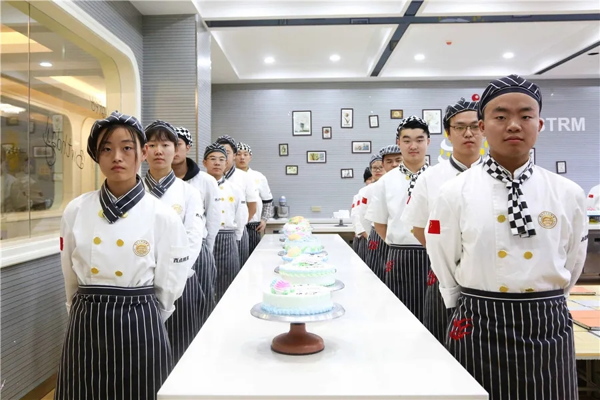 西安欧米奇蛋糕西点培训学校,西安制作蛋糕培训哪家好
