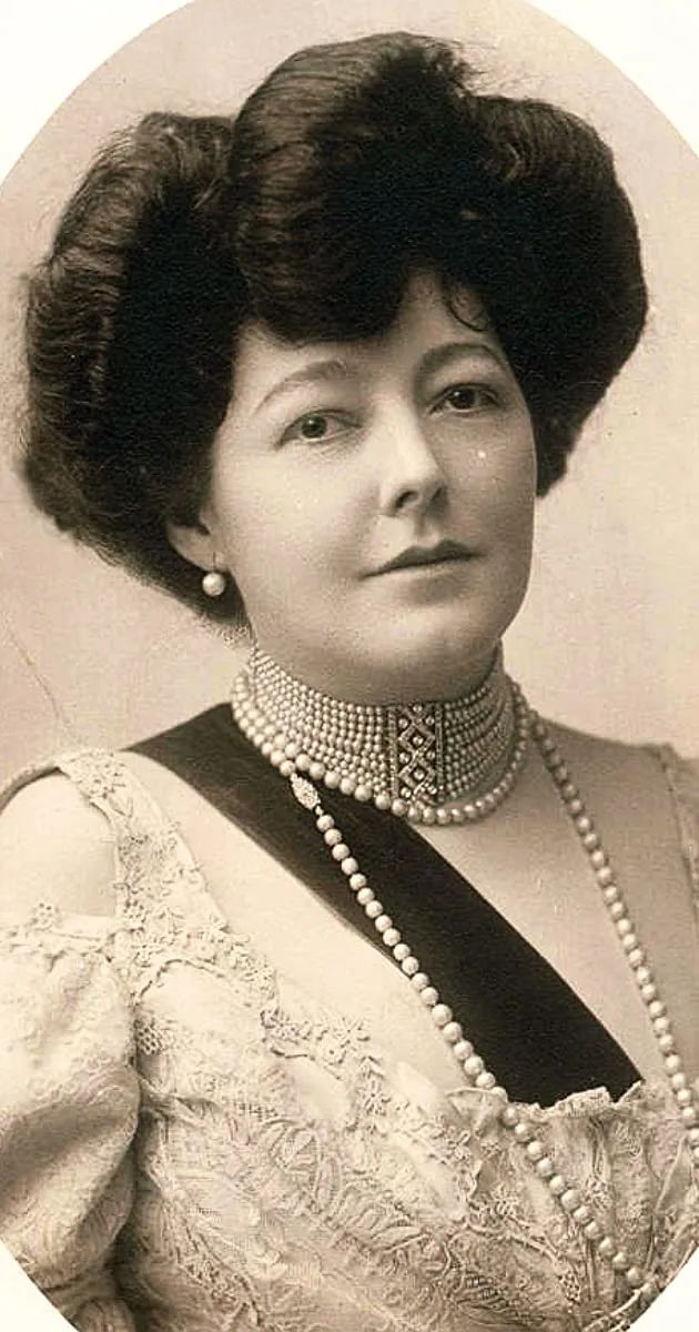 裸死街头，尸骨不全，戴过这颗3亿美金钻石的人最后有多惨