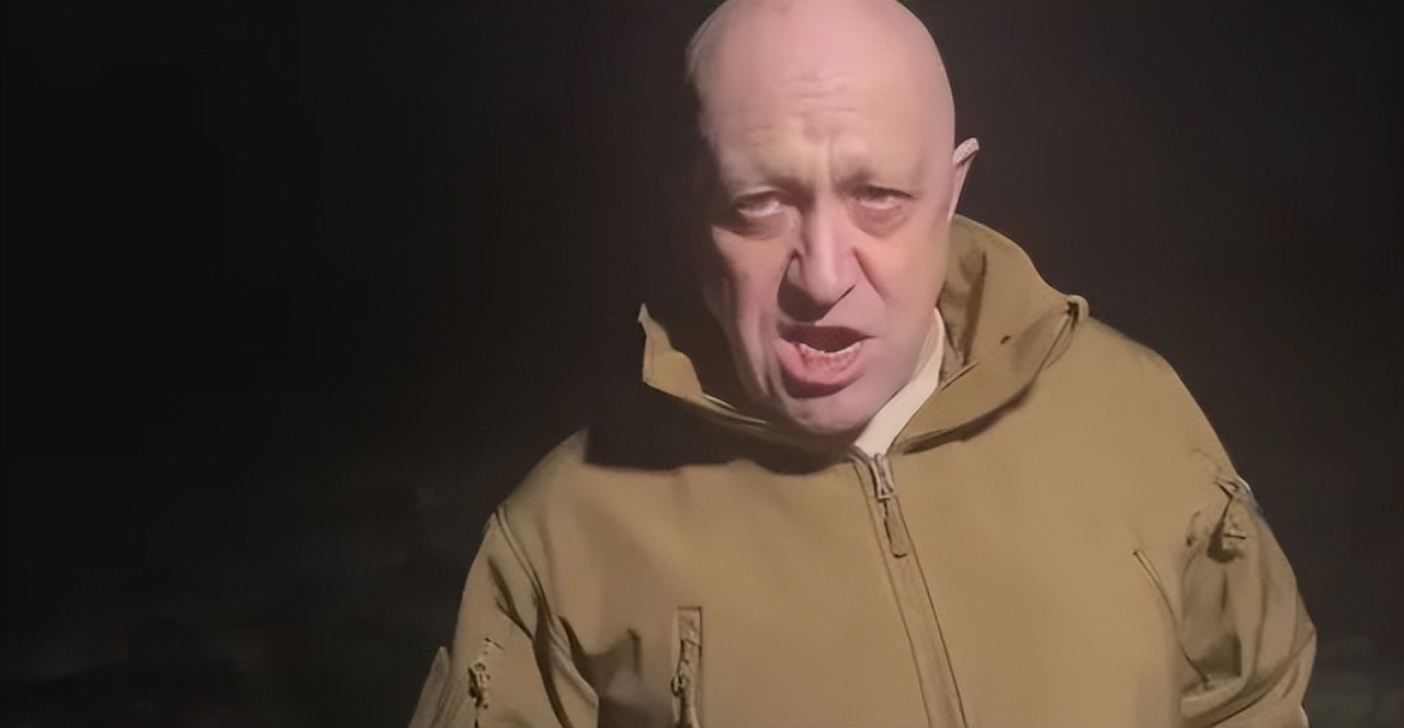 场内官员斗殴，场外军方内斗，俄罗斯到底怎么了？