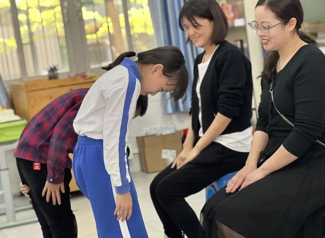 小学生感恩父母教育短视频,小学感恩父母主题活动