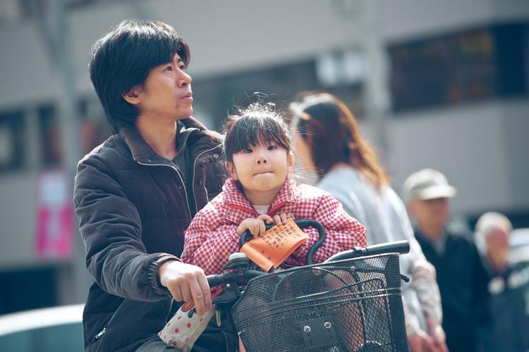 父亲和女儿相处模式心理学,心理学关于父母和孩子