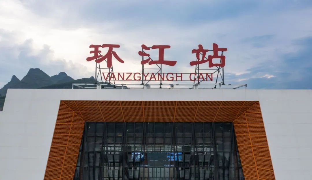 南宁到贵阳车票太难买,南宁东到贵阳多少钱