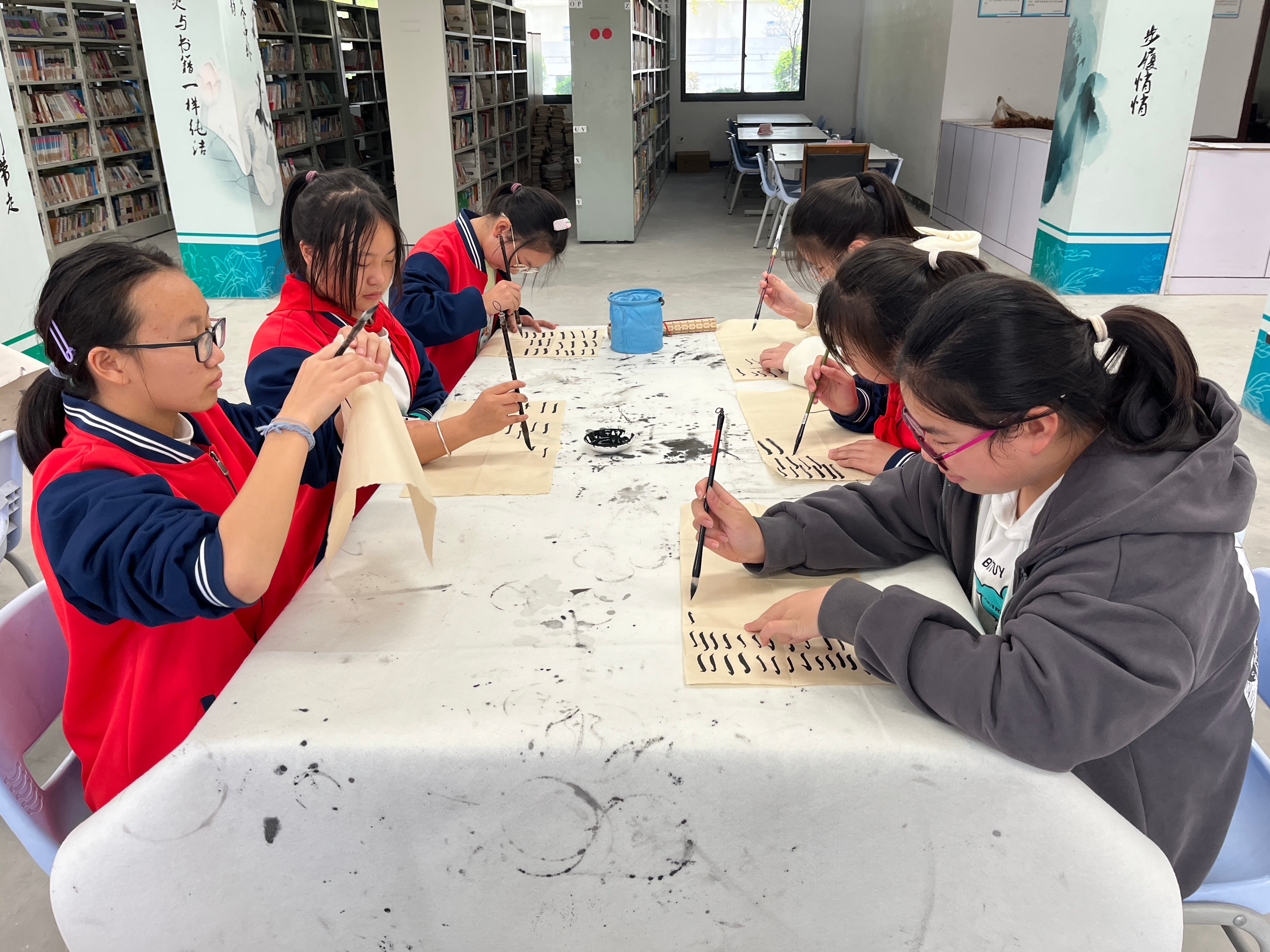 缤纷社团绽光彩,缤纷社团活力迎新宣传图