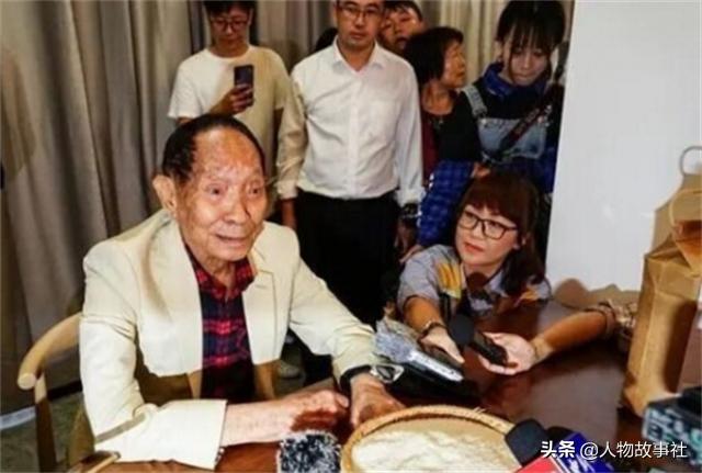 袁隆平逝世的感人留言,得知袁隆平逝世崩溃大哭的老人