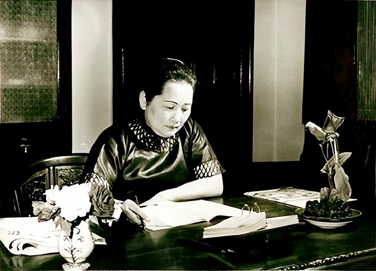 陈赓当选候补委员，问毛主席：候谁的补？旁人回答让大家捧腹大笑