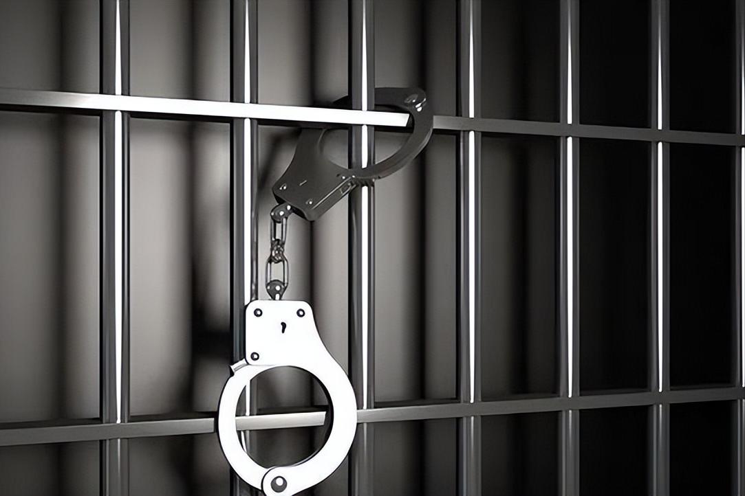 黑龙江巨贪韩桂芝，真不是一般的“好色”！靠身体上位*养包**男秘书