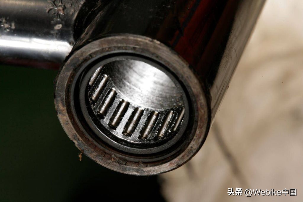 更换避震需要同时更换平面轴承,改避震需要换倾角拉杆嘛