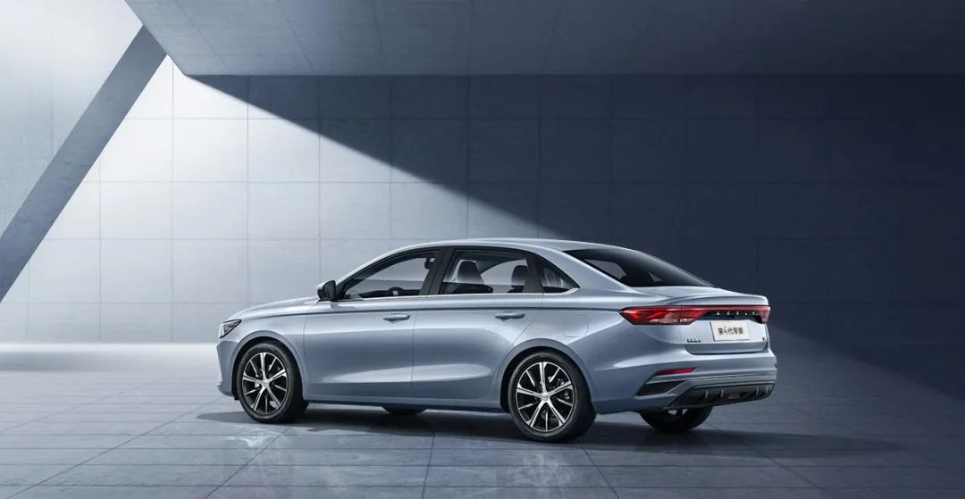 10-15万这几款自主家轿性价比极高,最低10万年轻人专属家轿动静皆宜