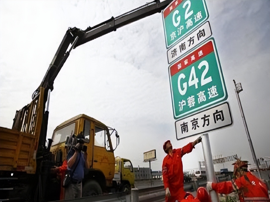 中国高速路指示牌都换中文了吗,高速指示牌大换血