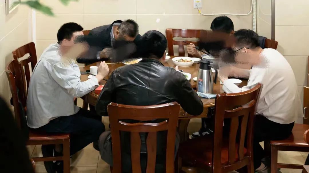 朋友带了特产给我吃要怎么感谢,朋友送的吃的吃出了家乡的味道