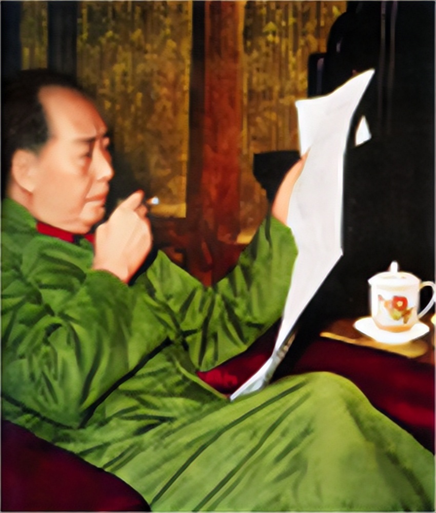 1936年，邓华缴获五箱白金龙烟，只给主席一支，毛主席：财不外露