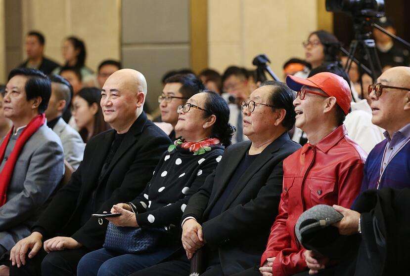 杨洁揭秘六小龄童,杨洁和六小龄童的合影86版西游记