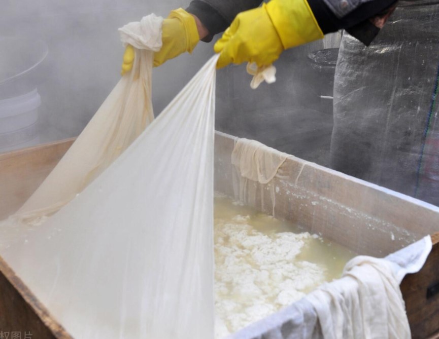 燕窝当水喝打60万美容针，初中文凭的李宝华，背后的30亿有多疯狂