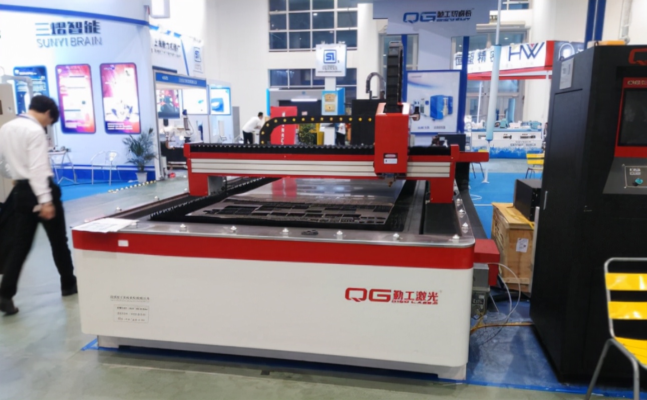 国产100千瓦工业激光,中国目前制造的激光器