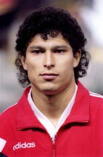 他一生没能获得联赛冠军却入选世界杯最佳阵容对手排双层人墙致敬