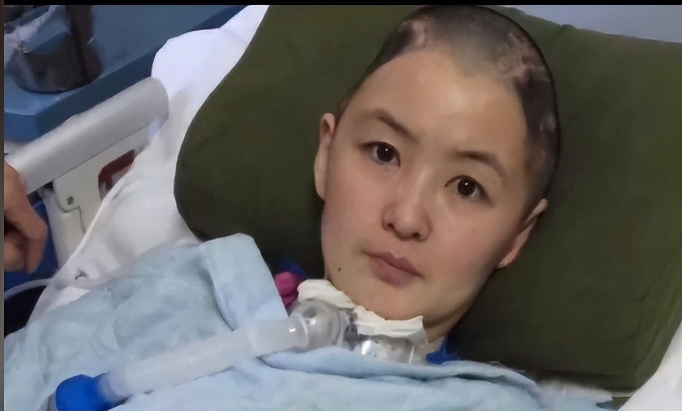 男子负债照顾植物人女友,男子举债20万照顾植物人女友