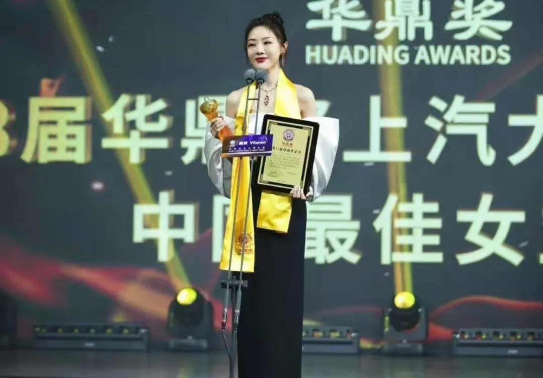 邓家佳有没有结过婚,邓家佳结婚前和谁谈恋爱