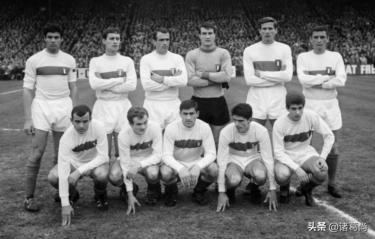 曾经的男模军团，意大利世界杯球服变革