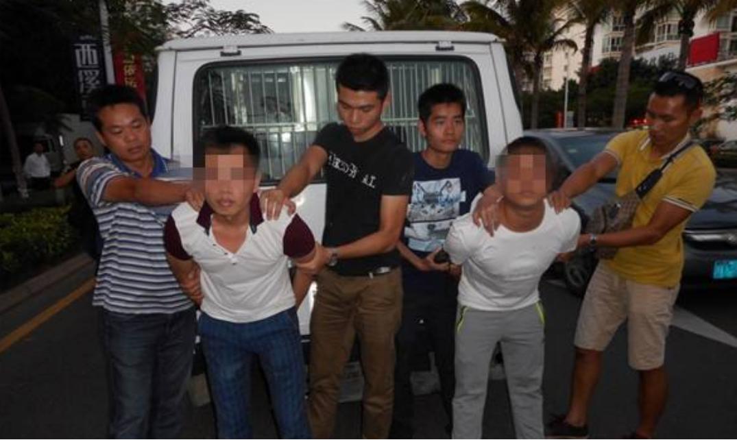 2004年，湖南两逃犯越狱，逃亡4万公里后落网，波及亲朋好友12人