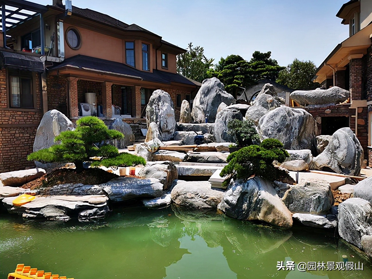 庭院鱼池哪种水质养锦鲤最佳,锦鲤鱼池水质碱高