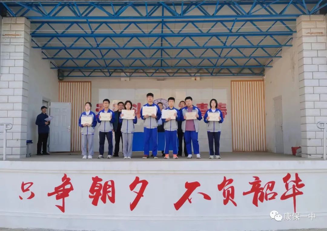 青春无畏逐梦扬威篮球赛,青春无畏迎篮而上篮球比赛