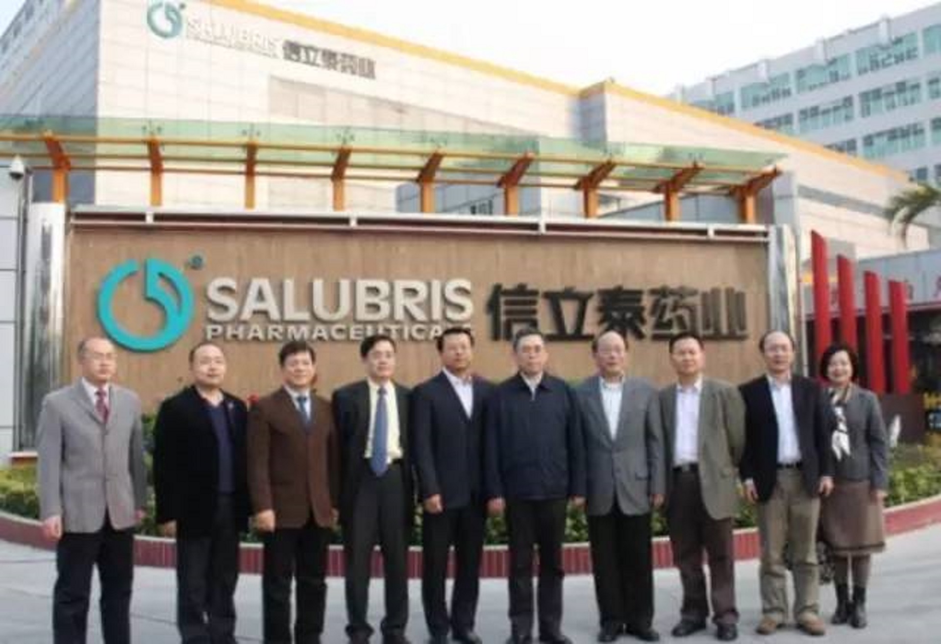 广东梅州大黑马：20岁考上人大，官至副部级，创办A股，身价240亿