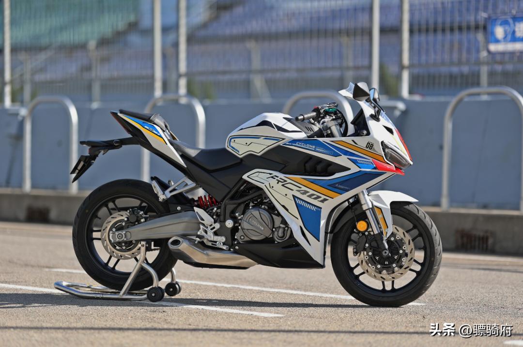 赛600和川崎忍者400该怎么选择,川崎400和赛科龙rc401哪个好