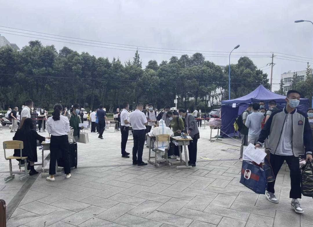 再见了，小盆友——9月19日成都家长成功“解除居家”……