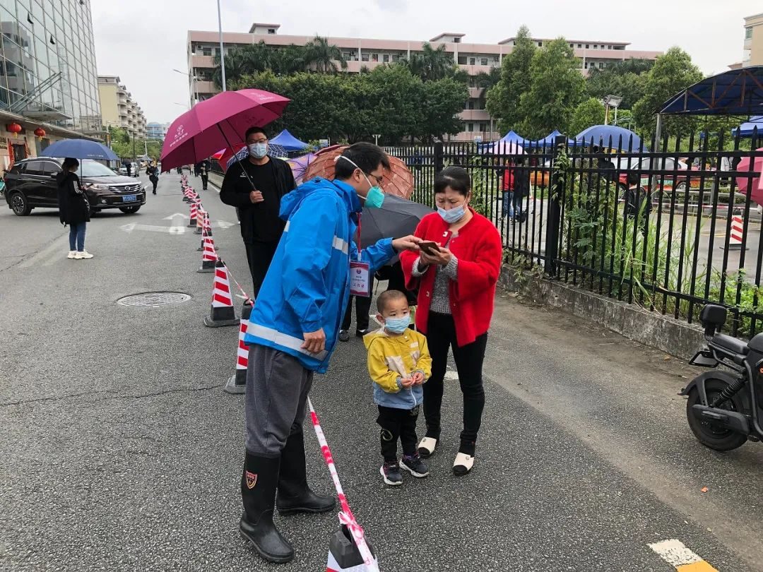 监控手工画,两幅手工绘画作品