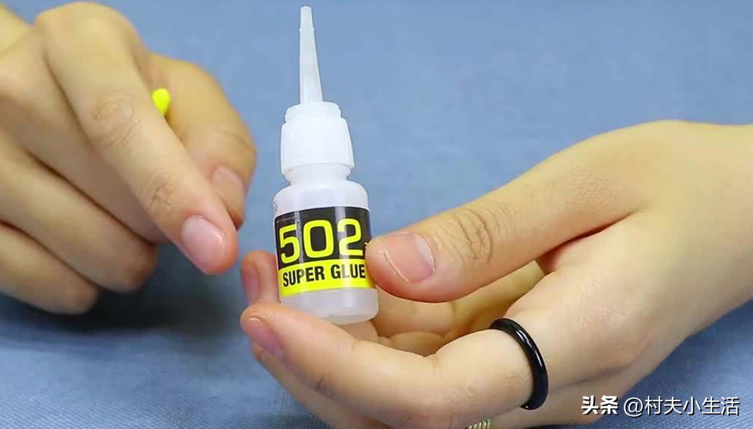 502胶水滴在手上不用怕,502胶水滴到泡沫上