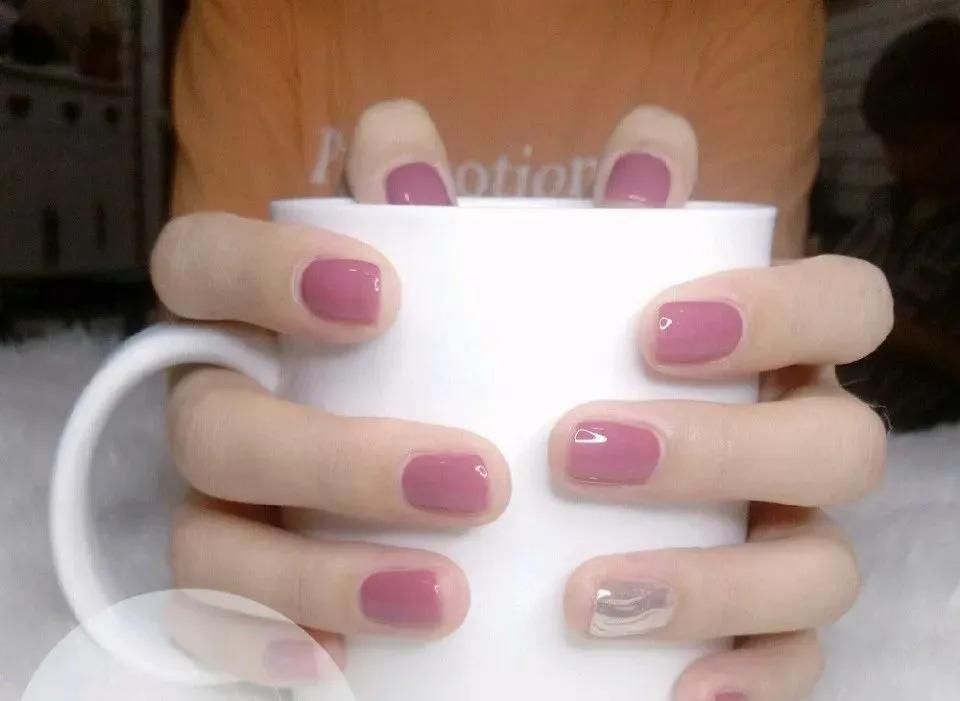 简单又纯又欲的美甲图文,不俗气简单又好看的美甲