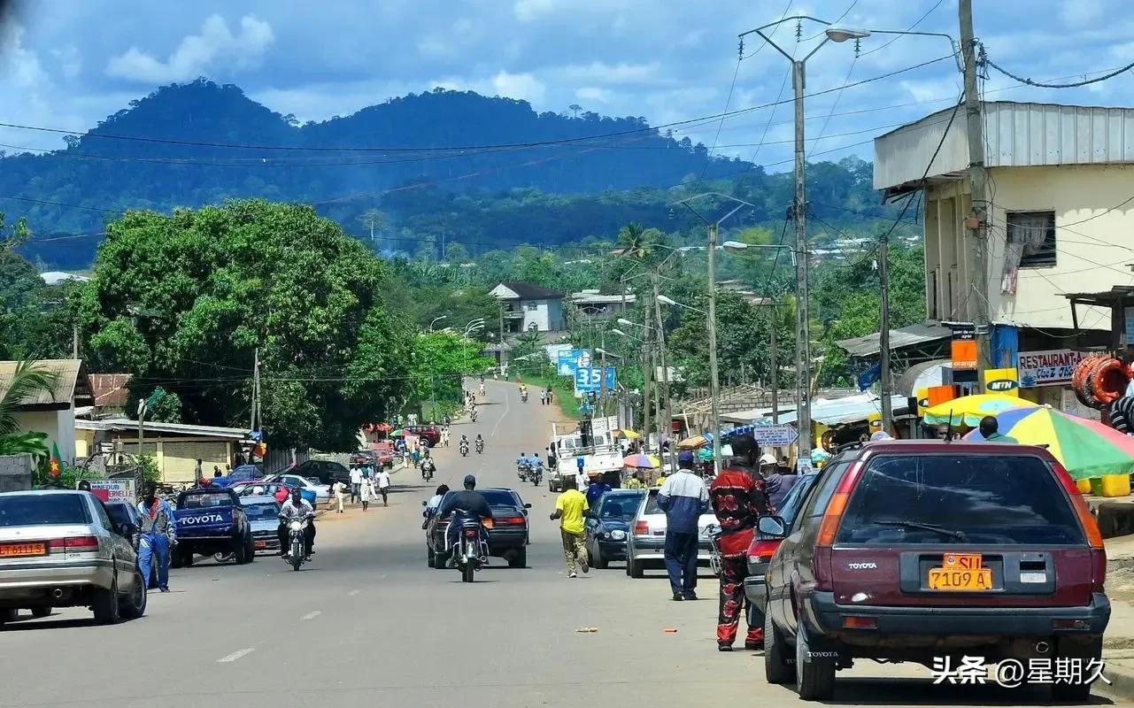 在喀麦隆靠港，船员偶遇两名女人的主动挽留，混乱的婚姻让人惊讶