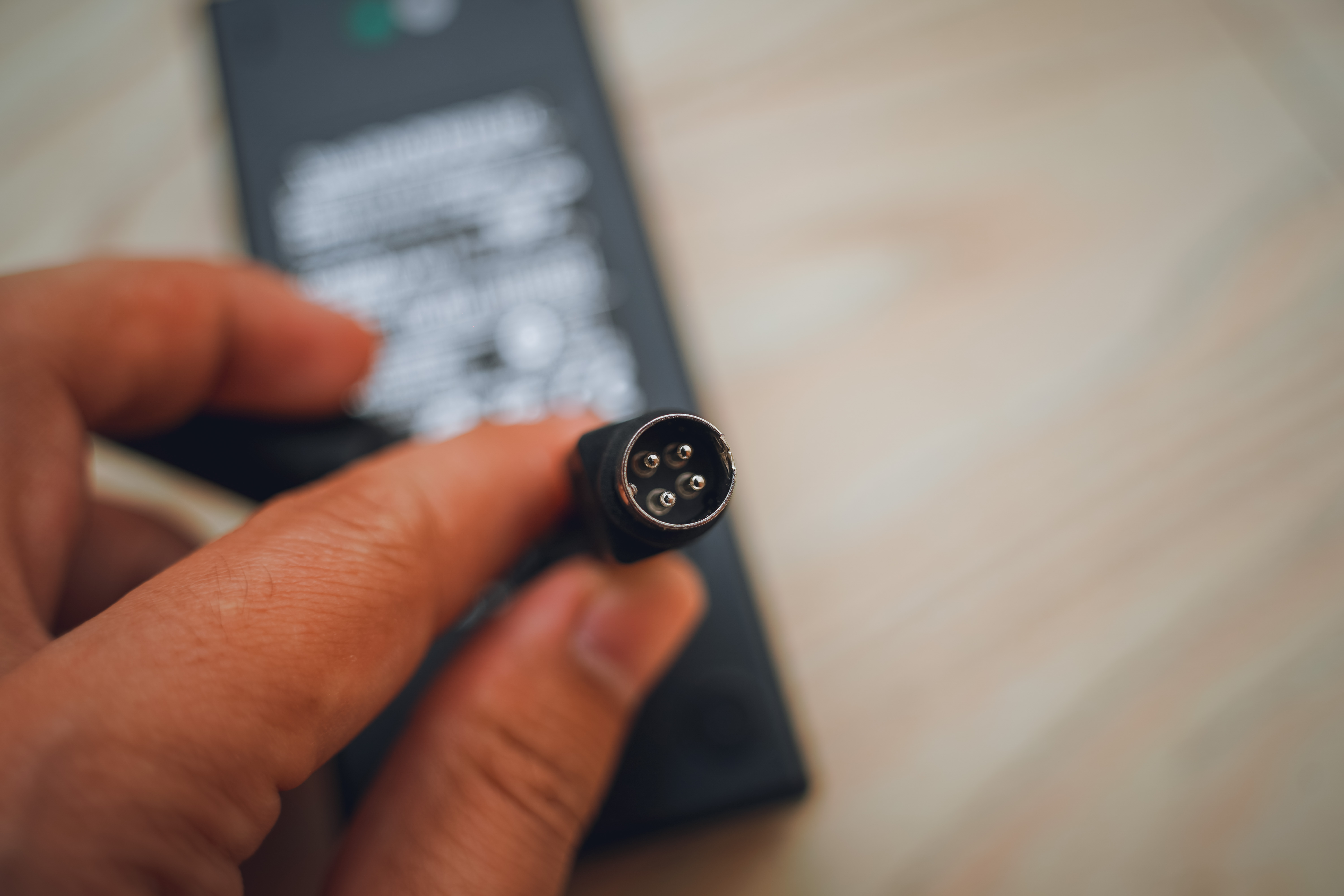 历史低价买到九盘位万兆NAS机皇：威联通TS-H973AX