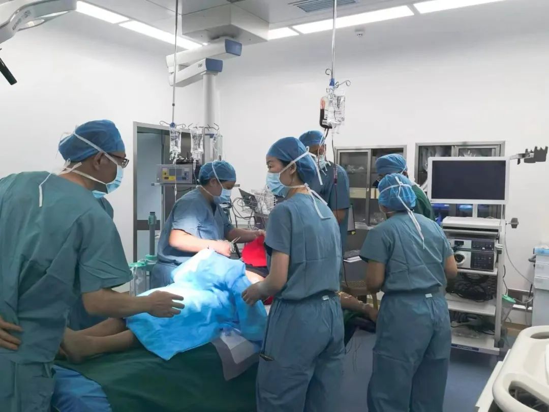 老人腹部坠痛是怎么回事,老年人左下腹长时间腹痛