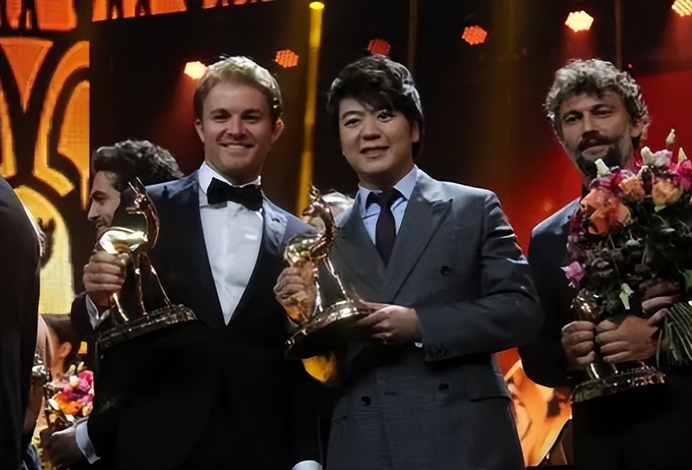 郎朗：钢琴为他带来了名与利，但同时也险些“毁”了他