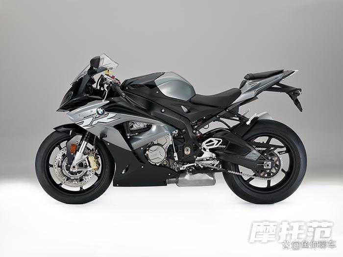 踏板摩托车过弯快还是跨骑快,第一辆摩托车买踏板还是机车