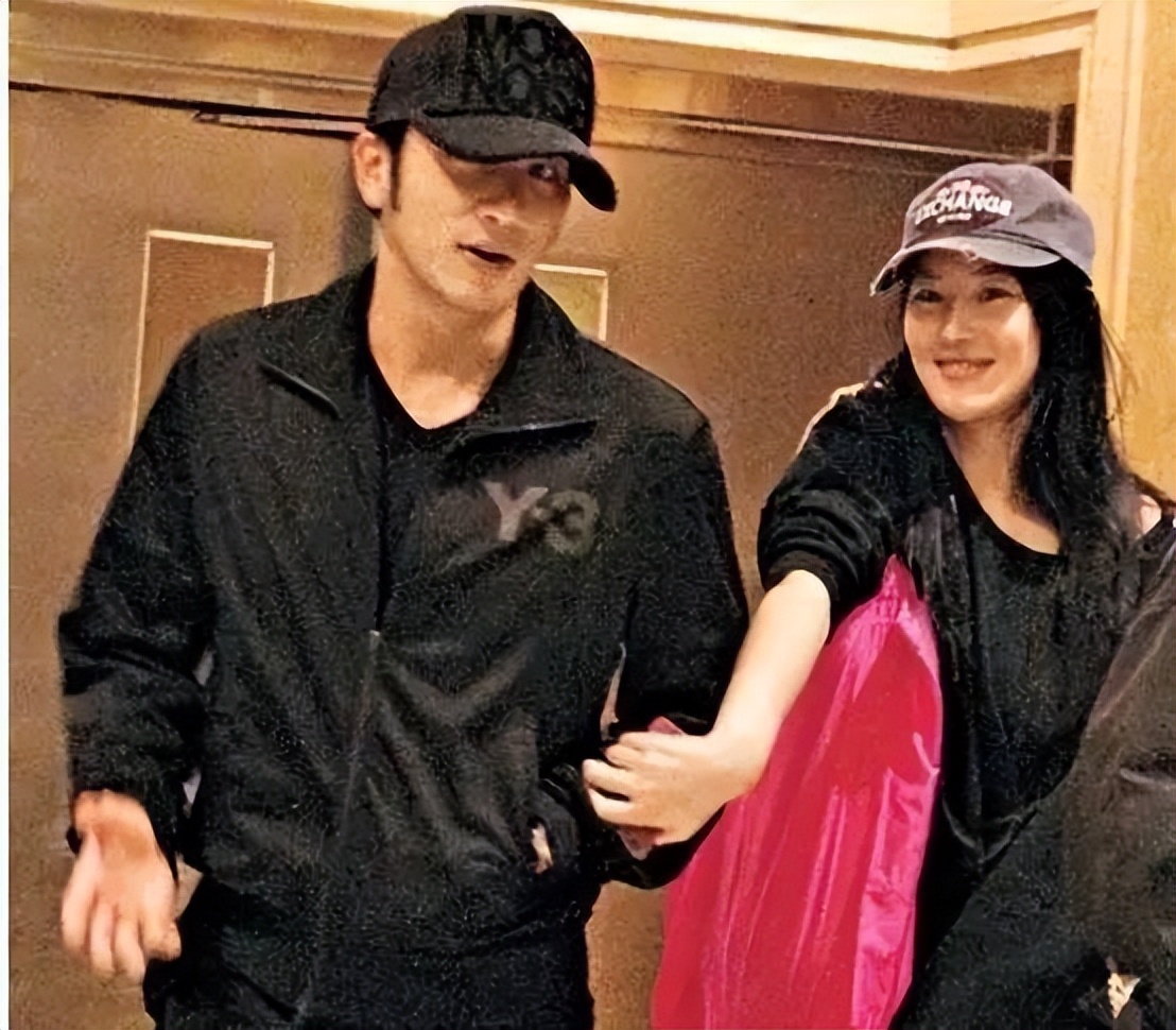 黑料女王的逆袭凶手,张馨予何捷早期照片