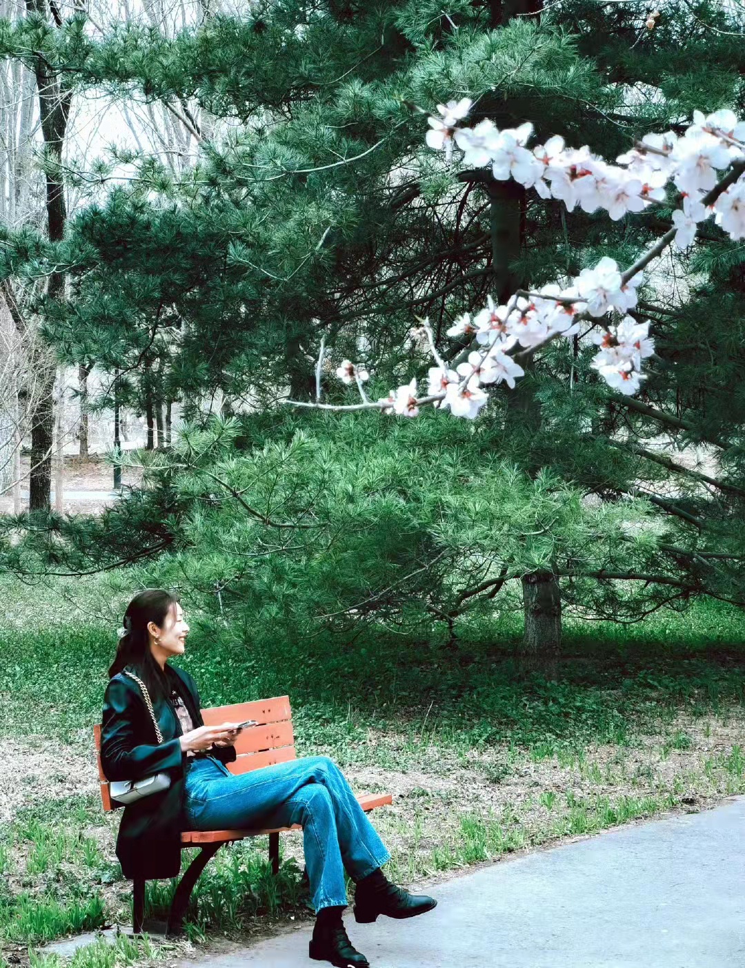 刘雯穿黑西装和黑长裙,刘雯夏日港风