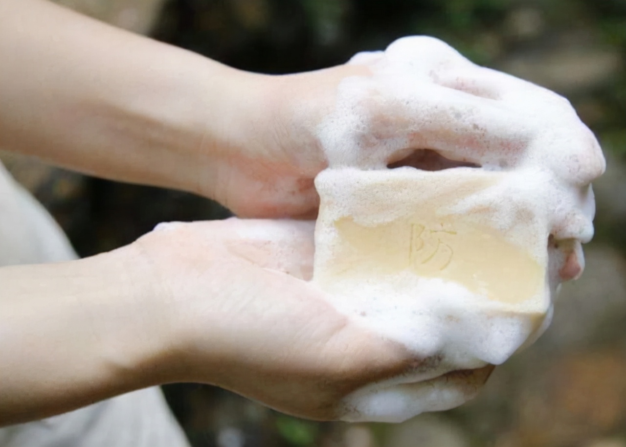 硫磺皂怎样洗头发,硫磺皂正确洗头发的方法